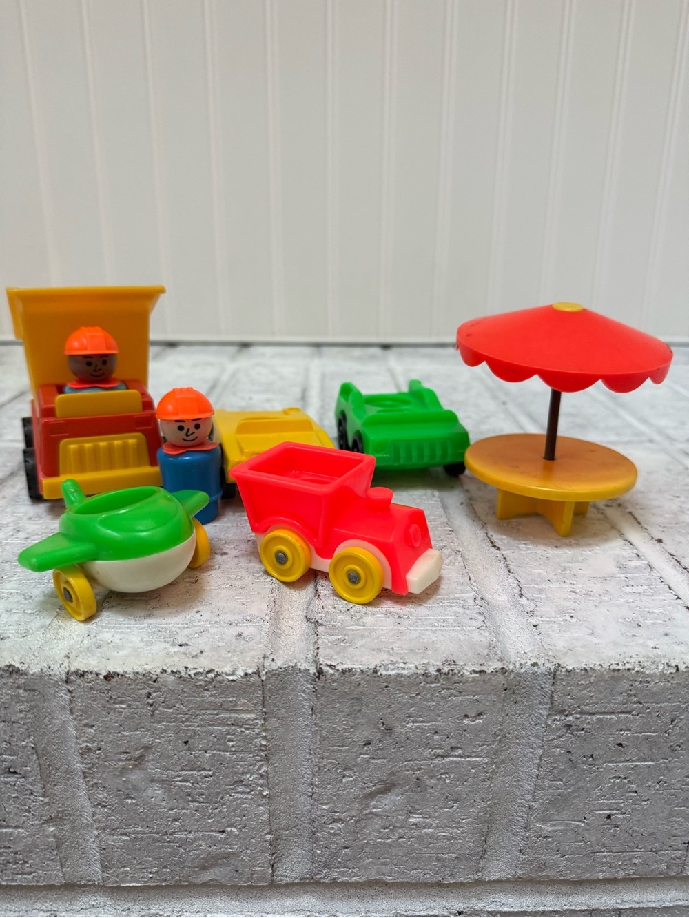 8 Piece Lot of Vintage Fisher-Price Little People Toys
